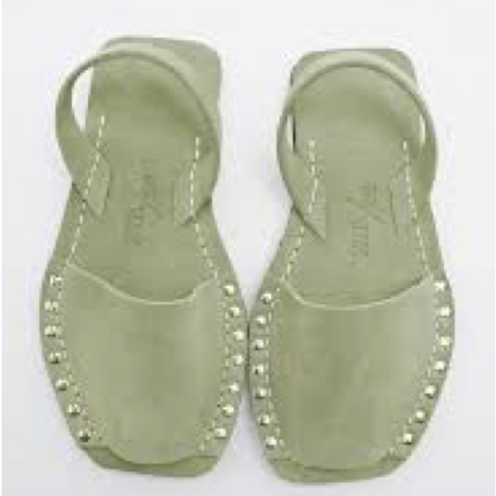 Zara RIA collaboration artisan leather sandals, neutral sage green - Picture 2 of 10